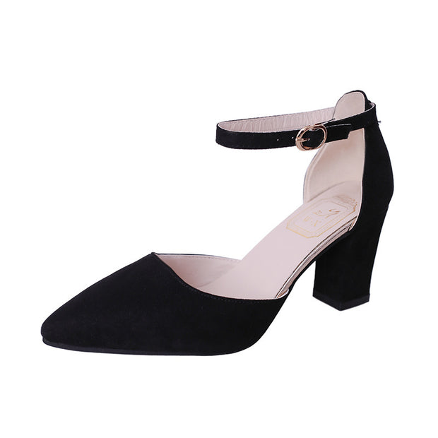 Women's sandals with pointed toe and heel strap