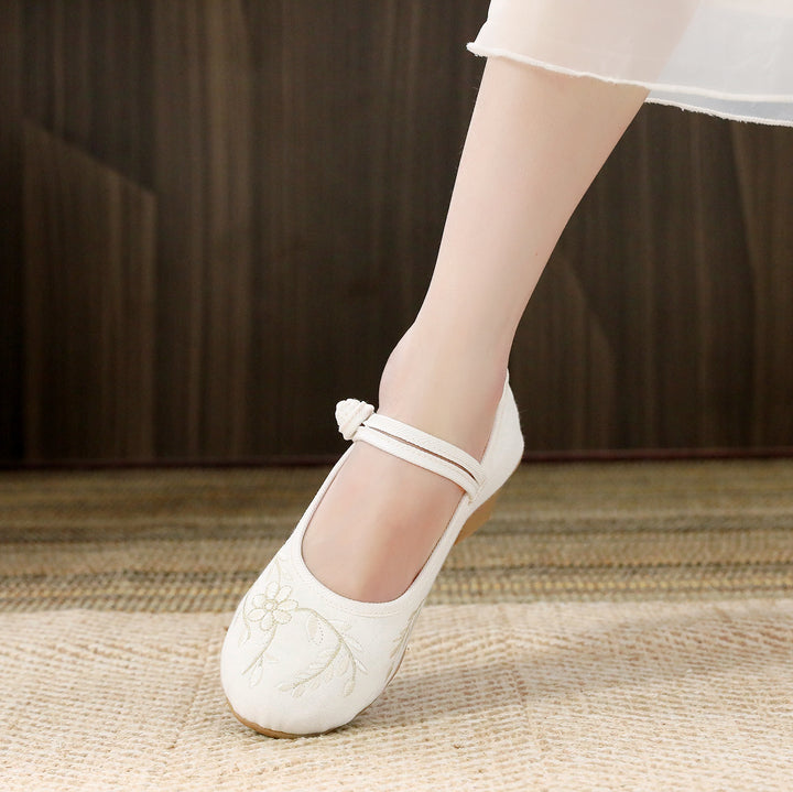 Short Heel Embroidery Frog Button 5CM Round Toe Heels