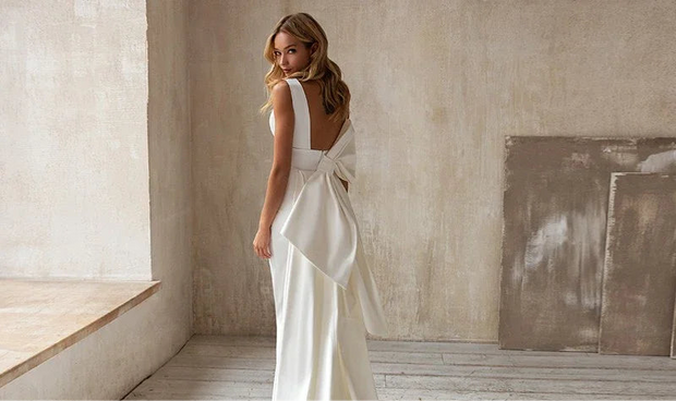 Elegant satin V-neck Detachable Bow Mermaid Wedding Dress