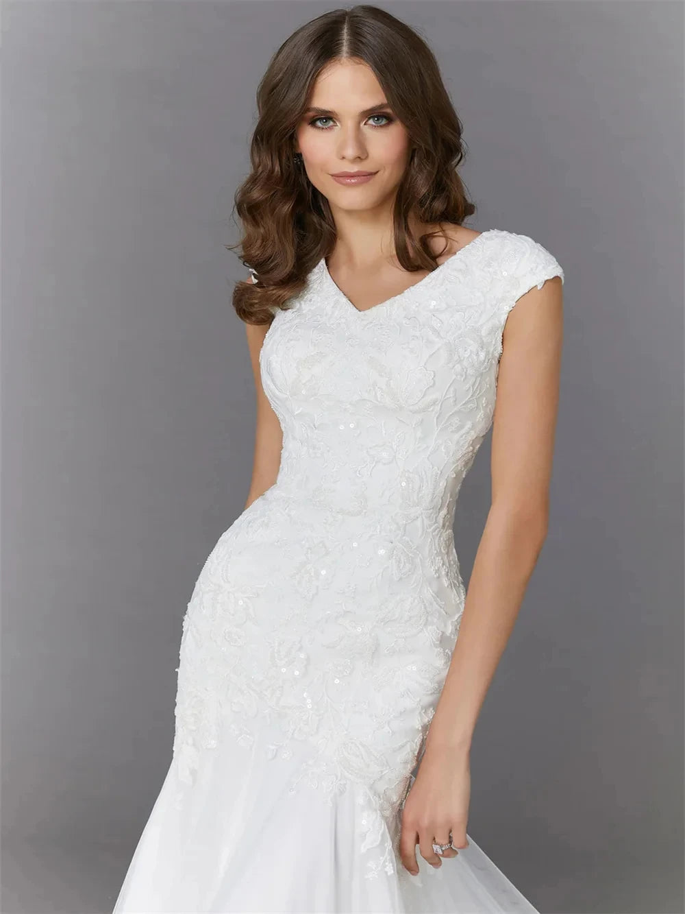 V-neck Tulle Applique Mermaid Wedding Dress