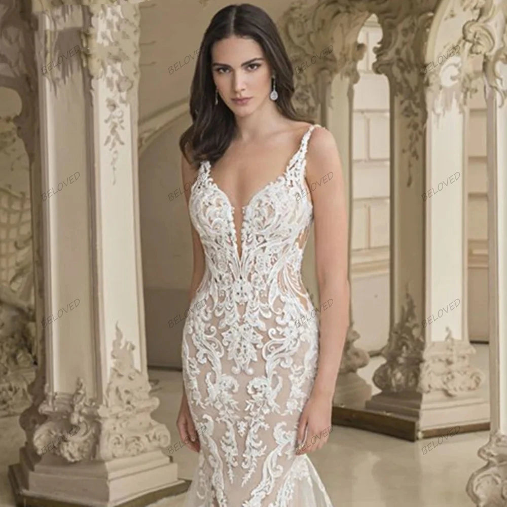 Elegant Lace Appliques V-Neck Sheath Mermaid Wedding Dress