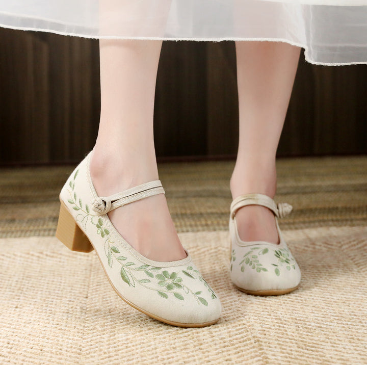 Short Heel Embroidery Frog Button 5CM Round Toe Heels